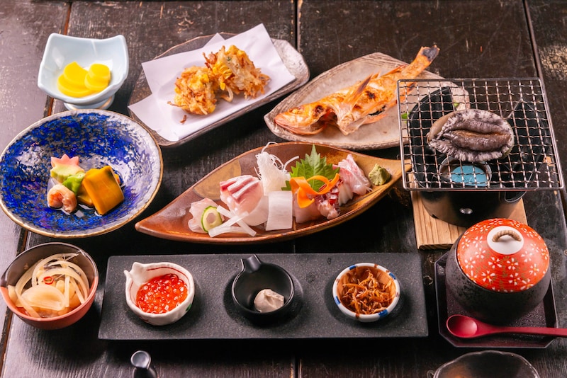 「帰りたくなくなる」　神奈川県の“食事がおいしい宿”ランキング1位に「文句なしの最高」「食事も露天風呂も大満足」【楽天トラベル・2026年4月版】