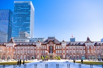 東京駅で人気の“1880円駅弁”→開けたら……「一口食べた瞬間から美味しくて震える」　ぜいたくな中身に「口の中でとろけてなくなる」