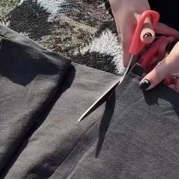 履かなくなったZARAのデニム、細長く切って編んでいくとこうなる→「さすがに可愛いすぎ」「大優勝」と220万再生