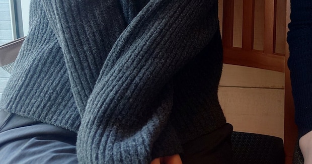 姉妹で久しぶりの再会→撮影したら……　まさかの光景に驚き「別の次元に生きてる？（笑）」「すでに死んでる説」
