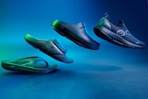 「これ以外履けなくなった」　【ウーフォス】“リカバリーサンダル”が大人気　「最高にふわふわ」「マシュマロの上に乗ってるよう」