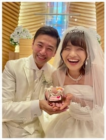 “22歳差婚”の大浦龍宇一、妻・ゆりえと結婚3周年　念願のウエディングフォトが幸せいっぱい