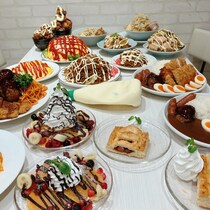 盛りがヤバい……！　『ドカ食いダイスキ！もちづきさん』コラボカフェオープン　大盛りのオンパレードに「人を狂わせる」「再現度高い」