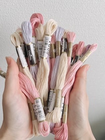 2児ママが刺しゅう糸をコツコツ編んだら……“まさかの完成品”に「ほぼ全女児が好きなやつ」「わかっていらっしゃるぅー！」