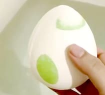 「ヨッシーのたまご」のバスボムをお風呂に→「ぎゃあああ!!!」“想定外の中身”に悲鳴「これはホラー」「死んでる……？」【海外】