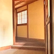 築300年の古民家を購入した夫婦→廊下に出てみると……衝撃の光景に「もはや城ですやん」「廊下にみんなで住めますね」