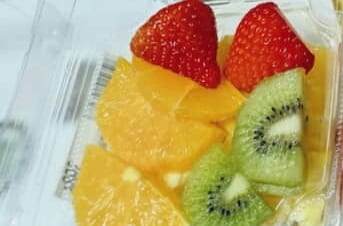 夫と息子が旅行中→「寂しすぎて食欲ない」妻の食卓を見てみると……「痩せちゃいますよ」「ハーゲンダッツ忘れてない？」