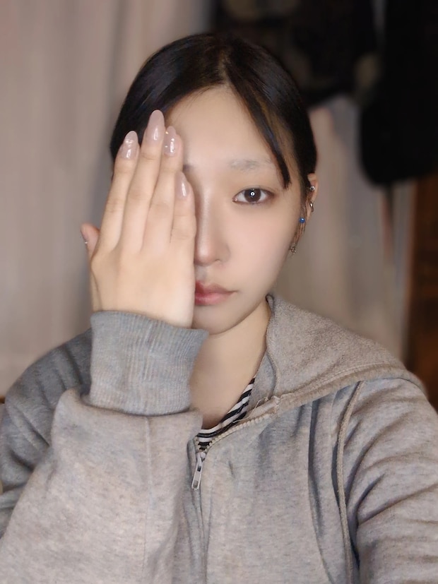 顔の半分はほぼすっぴんの女性→もう半分に本気でメイクしたら……　「メイクって魔法」衝撃の仕上がりが21万表示