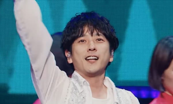 嵐・二宮和也「何年振り?!」まさかの再会明かす→“並ぶ2人”に「流星の絆……！」「エモエモのエモ」