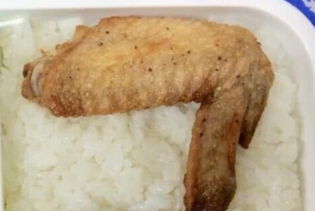 妻が作ってくれた“手羽先弁当”→開けたら…… “まさかの中身”に思わずツッコミ「天才かよ」「好きだわ~」