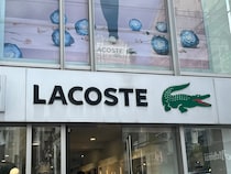 「さりげないワニロゴが超おしゃれ」「おしゃれ上級者っぽい」　LACOSTE（ラコステ）の“別注ポロワンピース”が高評価　「オンオフで活躍する」「パンツと合わせてもかわいい」