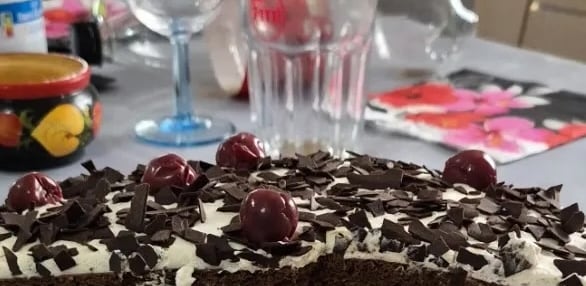 フランス出身の義母が作ったケーキ→切ったら……「私は本当に幸せ者」 “まさかの断面”に「こんなケーキが自宅で食べられるなんて」
