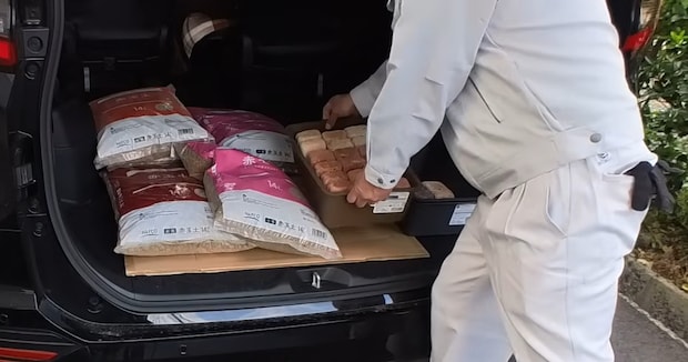 メダカ好きな夫→ついに80リットルのビオトープを作り出し…… 玄関横の光景に妻絶句「いくらかかったん?」
