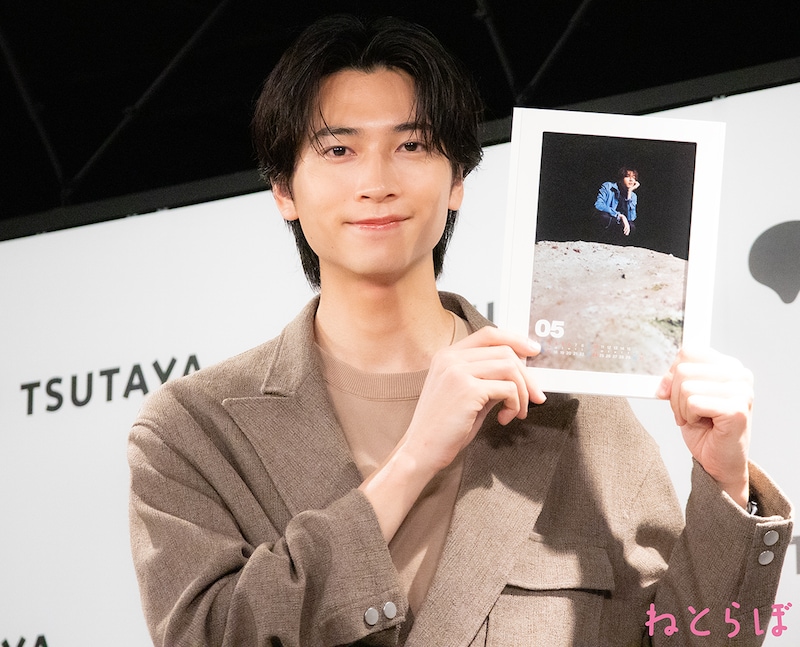 庄司浩平、“恐竜への愛”止まらず　一番好きな恐竜は……まさかの共通点　あこがれの地で撮影したカレンダー発売記念【インタビュー全問掲載】