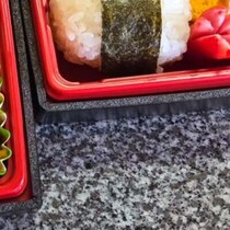 55歳祖父「孫達が来るので」→“パッと”お弁当を作ったら……　驚きの仕上がりに「孫になりたい」「こんなじいじ最高すぎる」