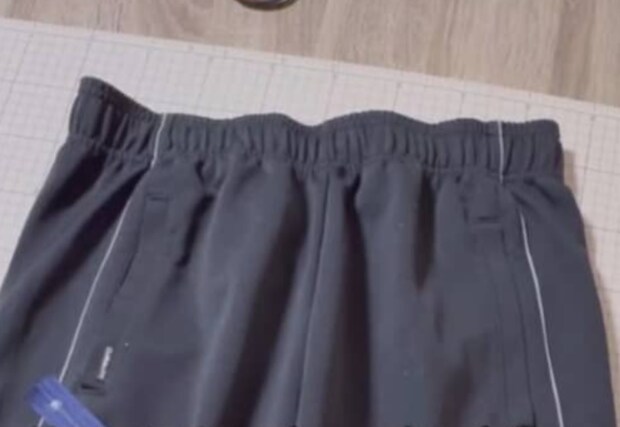 夫がもう着ない【アディダスのジャージ】→妻がリメイクすると…… 便利すぎる大変身に「天才」「売ってるやつみたい!」