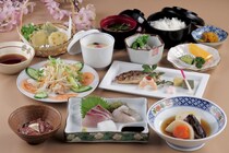 【50代に聞いた】おいしいと思う「和食系のファミレス」ランキング！　2位は「和食さと」、1位は？