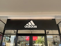 「足が疲れない」「抜群のフィット感」　adidas（アディダス）の“シャワーサンダル”が大人気　「軽さとクッション性◎」「リピート確定」