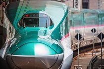 「JR、よくOK出したよね」　駅で見つけた“思わずドキッとする広告”が話題　「攻めてる」「乗車前にみたくない笑」