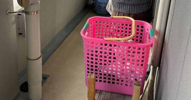 手が動かなくなった母→半年後、娘がベランダで見たのは……　心打たれる光景に「素敵なご家族」「愛してるから」