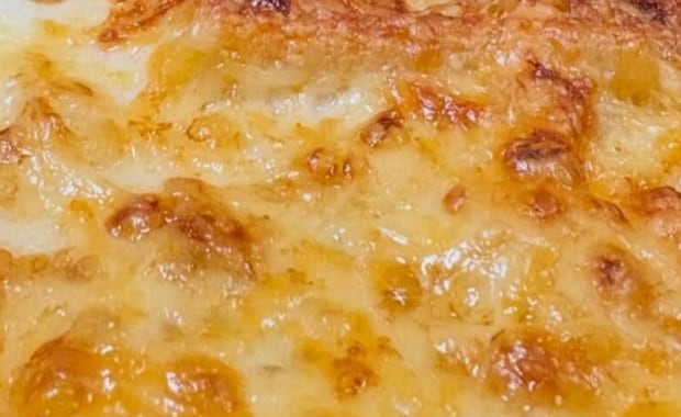 焼き上がったグラタン→取り出してみたら……「なんで～」“まさかの光景”に「忍者もぐってません？」「これは縁起がいい」