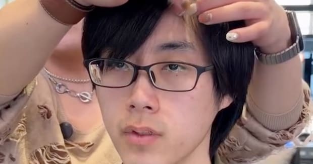 “メガネが似合う男”を目指す新社会人→プロがヘアカットすると……「めっちゃかっっっこいい!!」 とんでもない大変身に反響