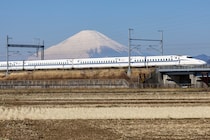 「新幹線の定番です」　東京駅で買える“1300円駅弁”→開けたら……　驚きの中身に「テンションが上がりました」「完全にビール泥棒」