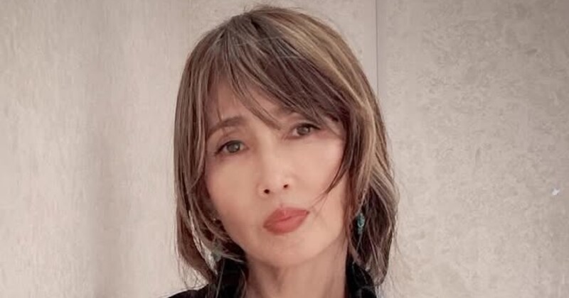 「さすが」 工藤静香、ホテルでスーツケースを開けると…… “まさかの中身”に「ホテルで飲めるとは」とスタッフ感動