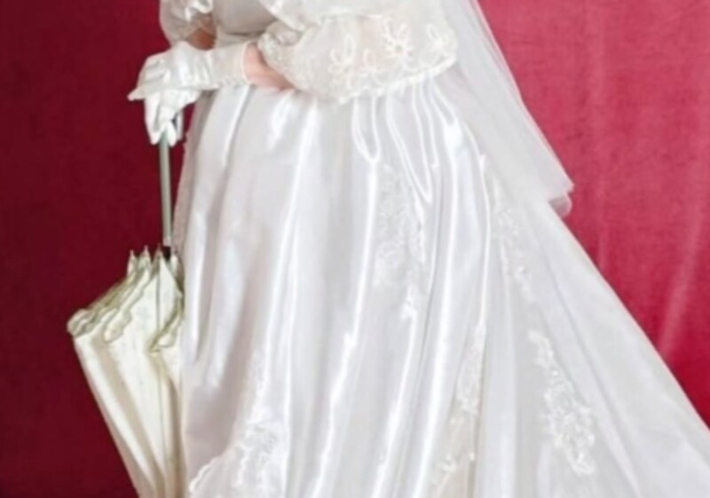 孫「88歳祖母にドレスを着せてあげたい」→圧巻の姿に「エリザベス女王かと」「絵画みたい」「本物のプリンセス」