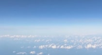 飛行機に搭乗中の女性→ふと窓の外を見ると……　一生に一度の驚きの光景に「ファーストクラスの景色だ」「最高すぎる！