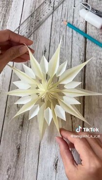 折り紙で作る“雪の結晶”が美しい　クリスマス飾りにもぴったりの紙工作動画が「美しい」「作ってみたい」と話題に