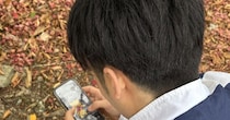 高2長男→彼女のためにコツコツ落ち葉を集めて……　母が見た驚きの光景に「恋ってこれですよ」「子育て大成功です」