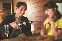 吉田栄作＆内山理名、幸せ顔で手料理を楽しむ“夫婦時間”がステキすぎ！　「冬のわが家は毎日でも……」と暮らしぶりも発信