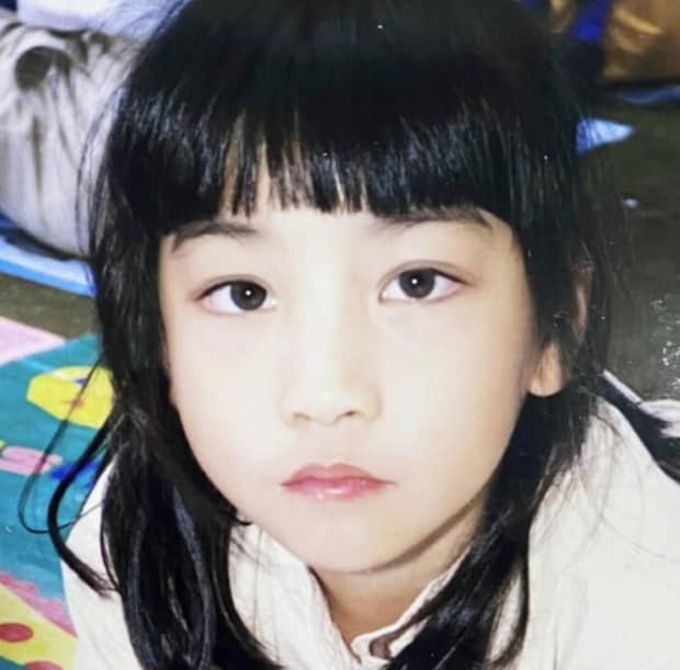 「小松菜奈みたいになりそう」くりくりお目々の女の子→大人になると……　「美人さん〜！！」完璧なビフォーアフターに反響