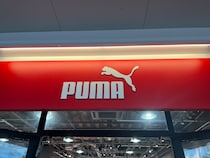 「疲れ知らずで履きやすい」　PUMA（プーマ）の“厚底スニーカー”が高評価　「シンプルでどんな格好にも合う」「インナーがモチモチ」