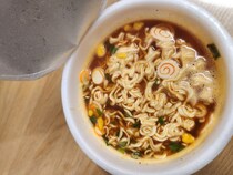 【関西在住者に聞いた】スープが最高にうまいと思う「カップ麺シリーズ」ランキング！　2位は「カップヌードル（日清食品）」、1位は？