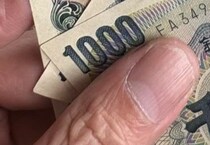昼食のお釣りで受け取った1000円札→財布に入れる前にふと見ると……　まさかの光景に「なかなか見れないですよね！」「ラッキー」