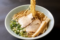 【関西地方在住者が選ぶ】醬油ラーメンがおいしい「都道府県」ランキング！　2位は「大阪府」、1位は？