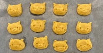 愛猫をイメージした「クッキー」→オーブンに入れたら……「お前ら膨らみすぎだー！」　“変わり果てた姿”に「お顔がぁ！」「声出して笑いましたw」