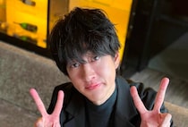 横山裕、実弟と“15年ぶり”にセブ島へ→兄弟2ショットに「エモい」「弟さん大好きだねえ」メンバーにお土産も