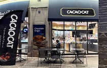 【画像：猫好きが悶絶する“1298円チョコポーチ”】