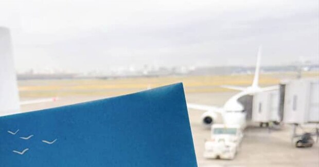 家族旅行で長崎へ→当日、空港で夫から渡されたのは……　まさかのアイテムに「旦那さんが可愛すぎる!!!」「力作ですね！」