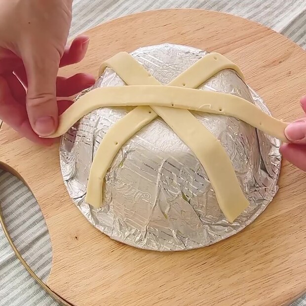 「母の日はこれ作ろう」細長いパイ生地をボウルの上で重ねると……　華やかな完成品に「いやぁぁぁすごい！」「幸せすぎる」