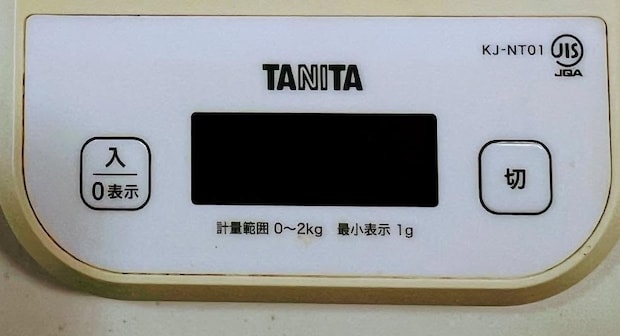 8年使ったタニタのキッチンスケール→朝、ふと見ると……「そんなことある？」　衝撃の光景に「世の中知らないことだらけ」