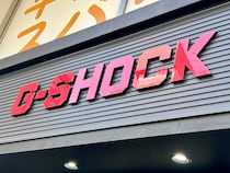 「充電切れでも時計として使える」“スマートウォッチ機能付きG-SHOCK”が大好評！　「スマートウォッチ感なくて満足」「とにかく見やすい」「メール通知機能が付いていて申し分無し」