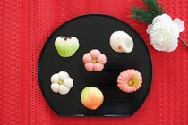 名物の阿闍梨餅で知られる老舗和菓子店などを紹介！　京都府の「和菓子」の名店10選！