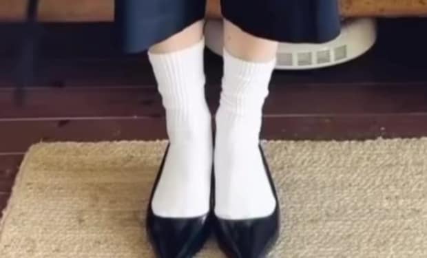 57歳女性が重ね着コーデを披露→「真似できない」と言われたが……　憧れる姿に「雷に打たれた気分」「勉強になります！」