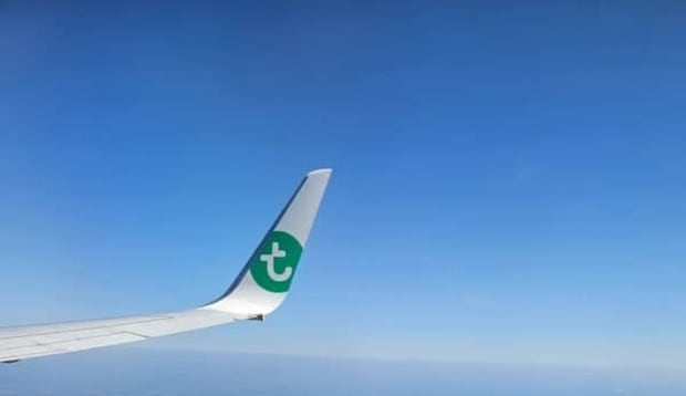 飛行機に搭乗中→ふと窓の外を見たら……　衝撃の光景に「これびっくりしますよねー！」「こうなってたんですね」