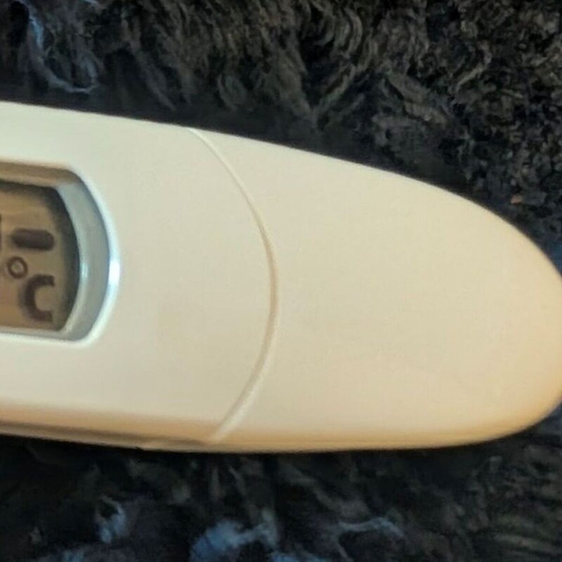 小1息子「熱あるから学校休む」→父が心配そうに体温計を見たら……「無理ありすぎだろ」「せめて39℃とかにしなさい」