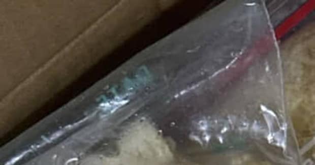 連休初日、母から届いた段ボール箱→娘が開けてみると……　圧巻の中身に 「めっちゃ豪華だわ！！」「参加させて下さい」